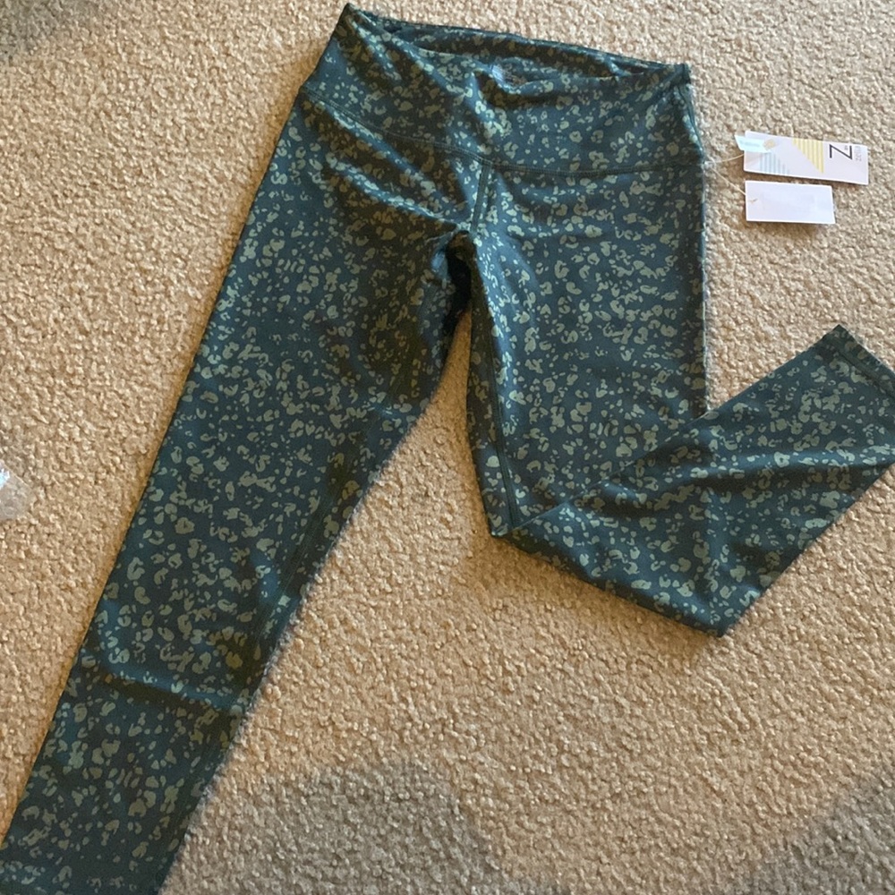 Cute green leggings, from Nordstrom rack. Never worn, available in S